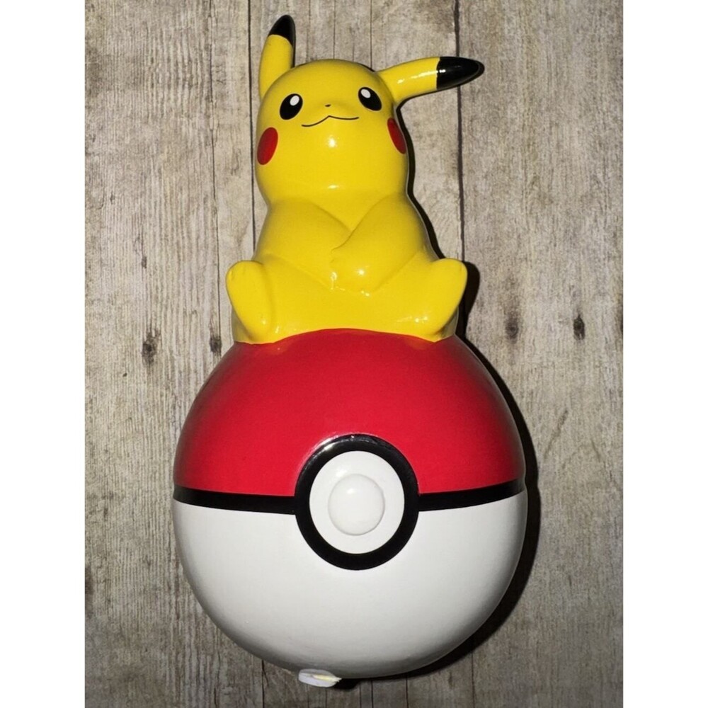 Pokémon Pikachu & Poké Ball Ceramic Coin Bank Clean Paint Great Condition